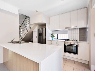 26/1 Mariners Cove Drive, Dudley Park WA 6210