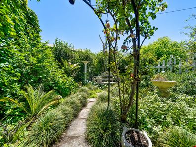 9A Johnson Avenue, Guildford WA 6055