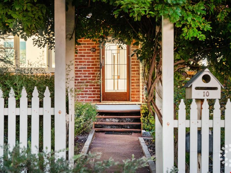 10 Paget Street, Hilton WA 6163