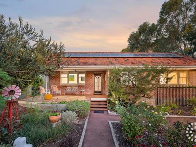 10 Paget Street, Hilton WA 6163