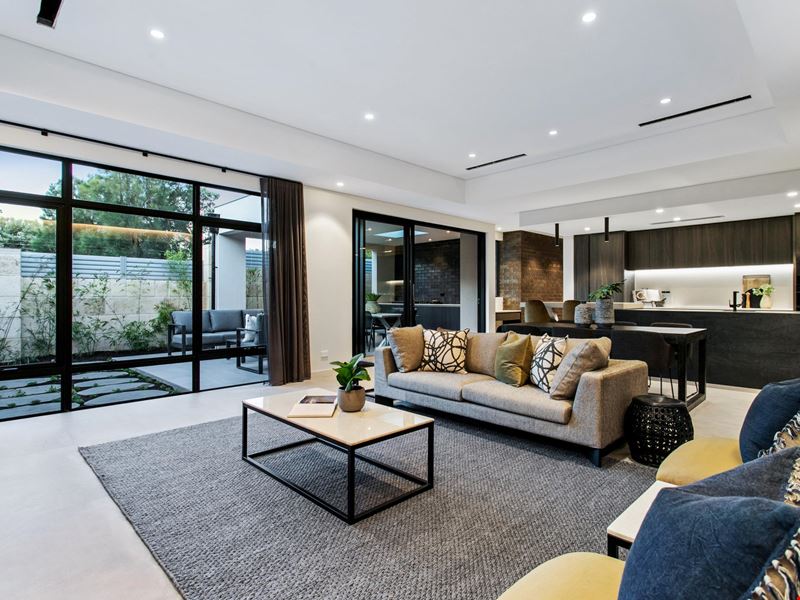 6 Sawyer Way, Salter Point WA 6152