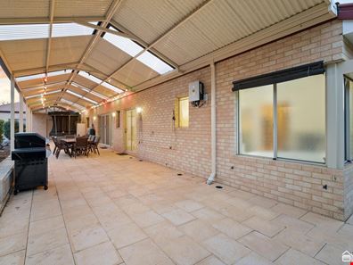 2 Aquanita Rise, Darling Downs WA 6122