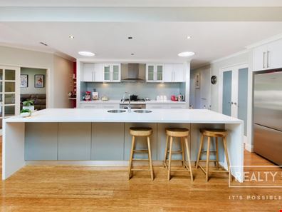 33 Castle Road, Woodlands WA 6018