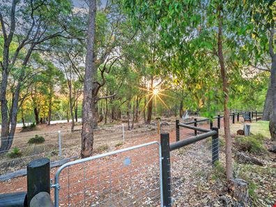 64 Flindersia Avenue, Brigadoon WA 6069