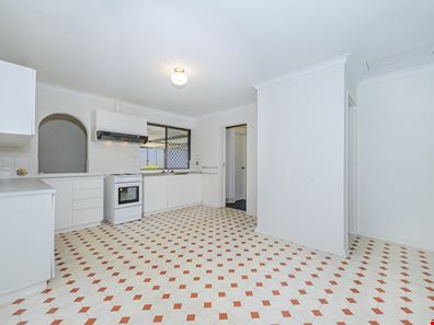 32 Markham Way, Swan View WA 6056