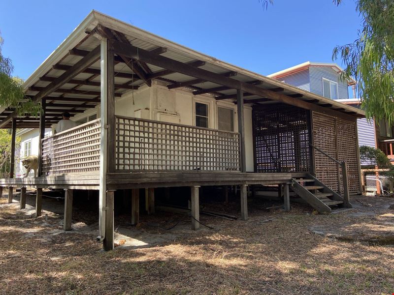 35 Fifth Avenue, Peaceful Bay