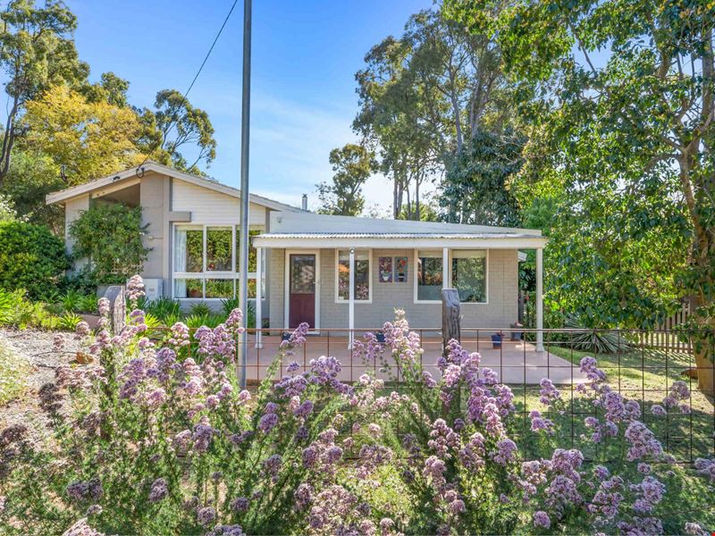 61 Cunnold Street, Pickering Brook WA 6076