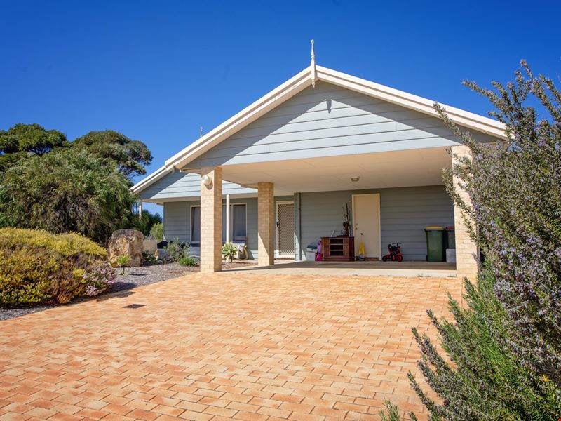 39 Maitland Street, Hopetoun WA 6348