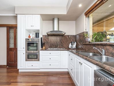 15 James Street, Mariginiup WA 6078