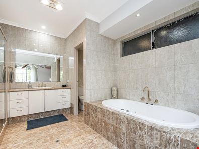 15 James Street, Mariginiup WA 6078