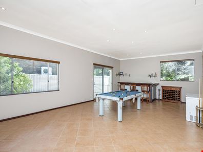15 James Street, Mariginiup WA 6078
