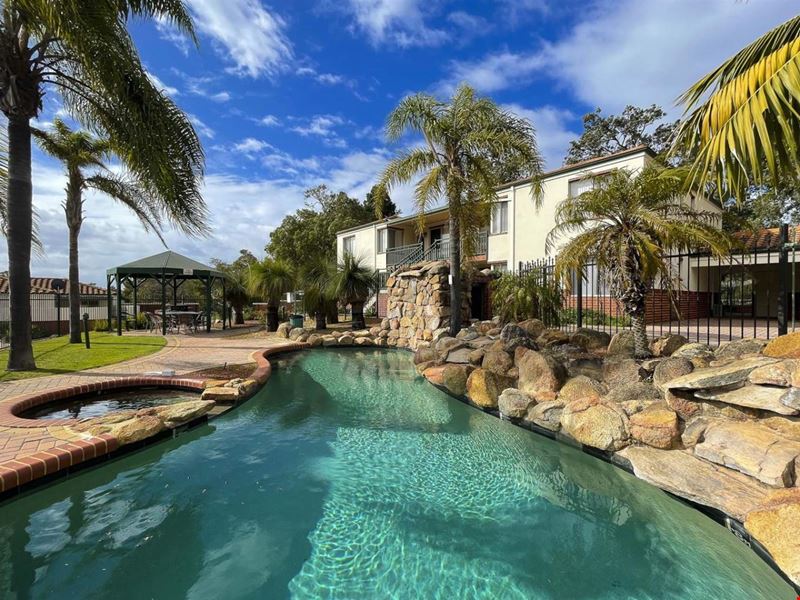 1/16 Ritz Court, Bibra Lake WA 6163