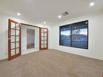 98 Ridgewood Boulevard, Ridgewood WA 6030