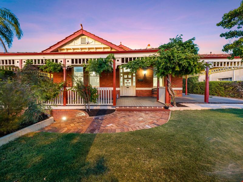 232 Walcott Street, Menora