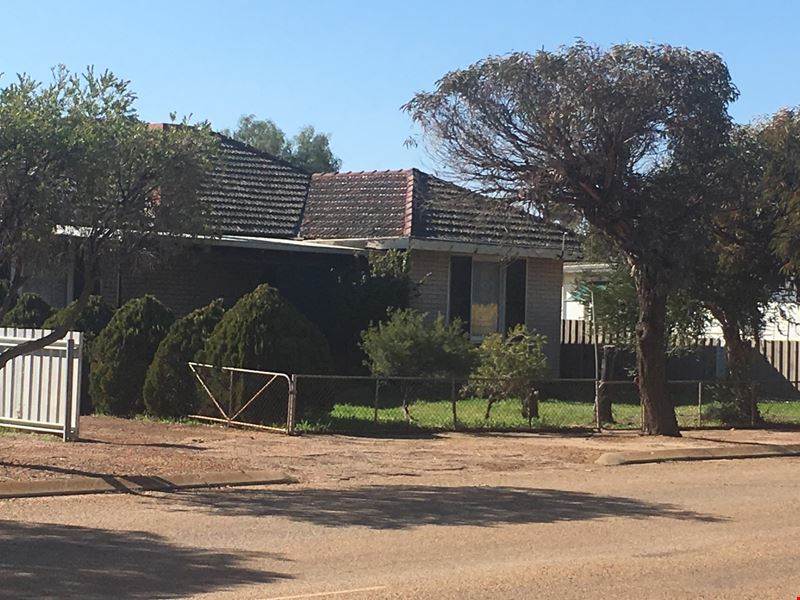 28 Longhurst Street, Narembeen WA 6369