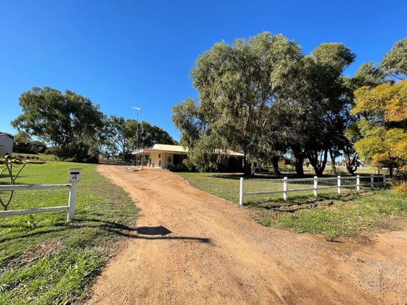 4 Watson Place, Dongara WA 6525