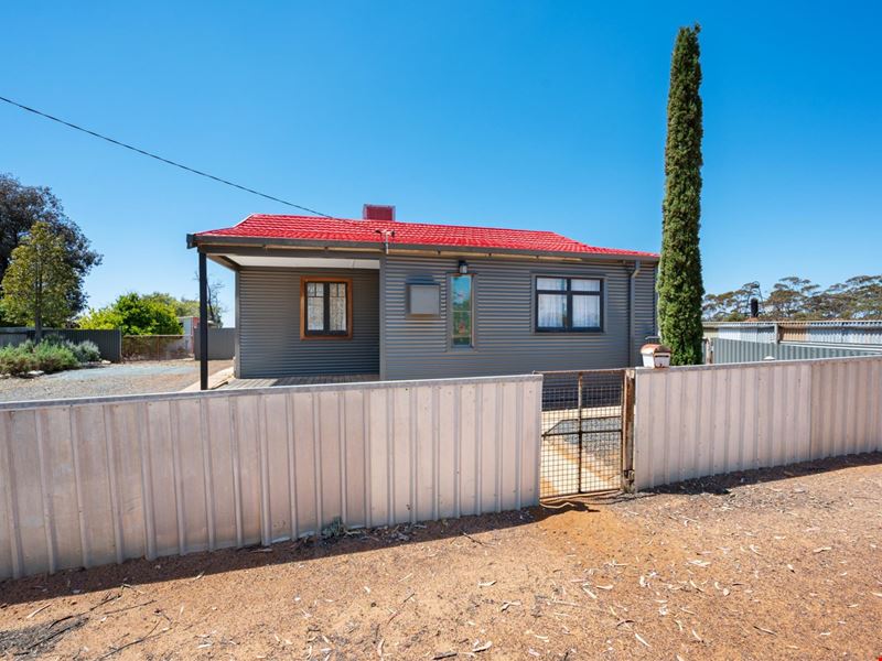 9 Hunt Street, Coolgardie WA 6429