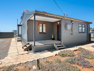 9 Hunt Street, Coolgardie WA 6429