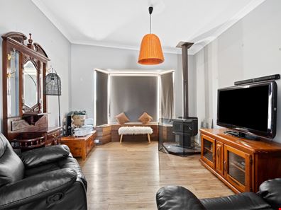 9 Hunt Street, Coolgardie WA 6429