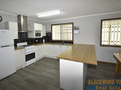 3 Purse Terrace, Boyup Brook WA 6244
