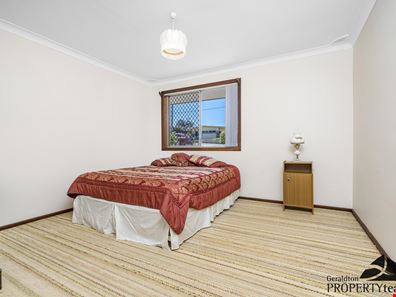 8 King Street, Wonthella WA 6530