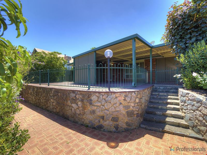 1 Harcourt Place, Bellevue WA 6056