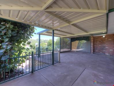 1 Harcourt Place, Bellevue WA 6056