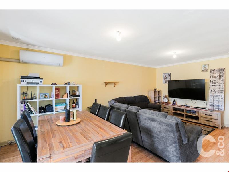 4B Milton Place, Orelia WA 6167