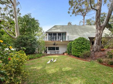 35 Barbigal Place, Lesmurdie WA 6076