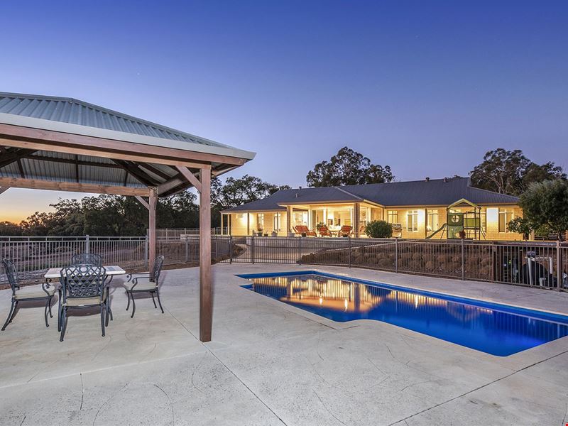 11 Dexter Chase, Lower Chittering WA 6084