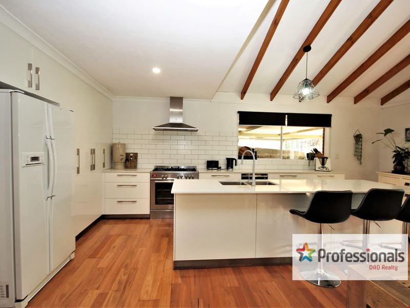 2 Wildflower Way, Leschenault WA 6233