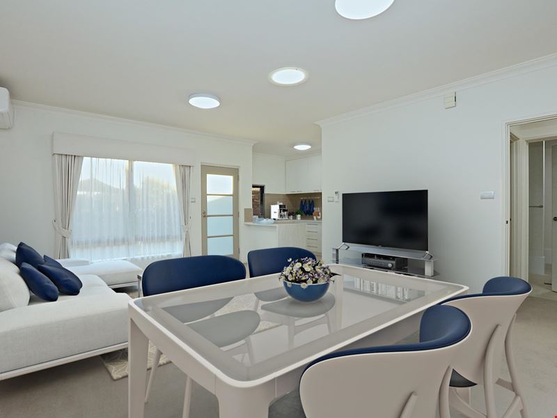 9/4 Kitchener Road, Melville WA 6156