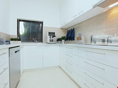 9/4 Kitchener Road, Melville WA 6156