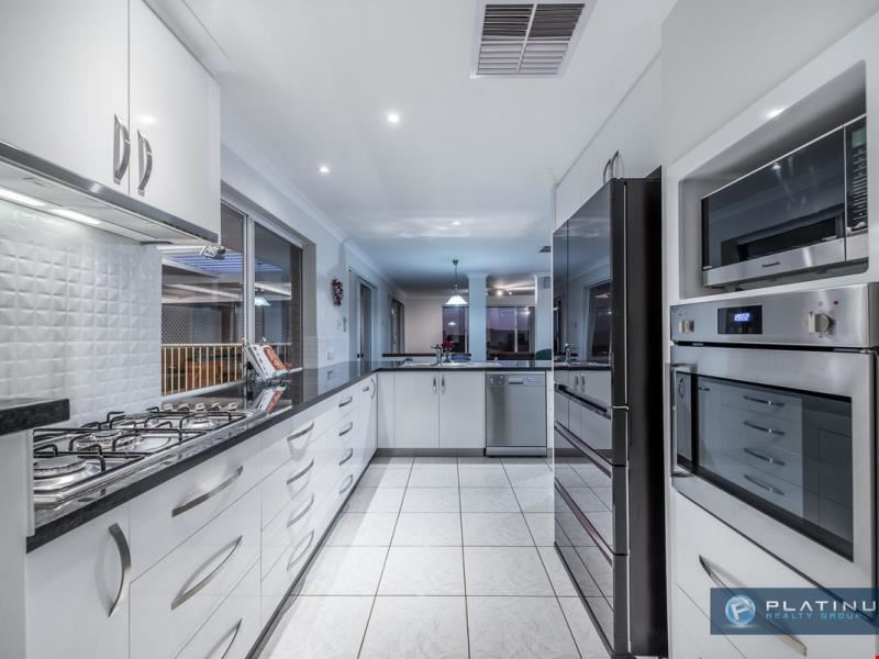 8 Fairway Circle, Connolly WA 6027