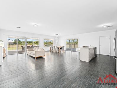 690 Rowley Rd, Oakford WA 6121