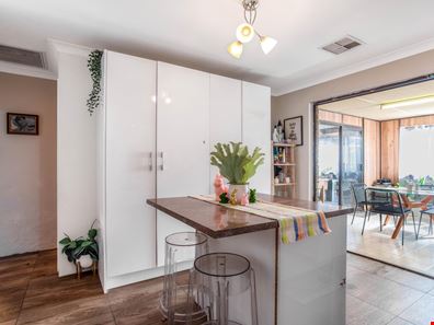 14 Chadwick Parade, Brookdale WA 6112