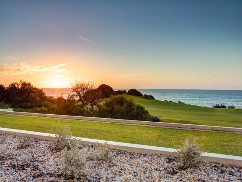 10/100 Country Club Drive, Dawesville