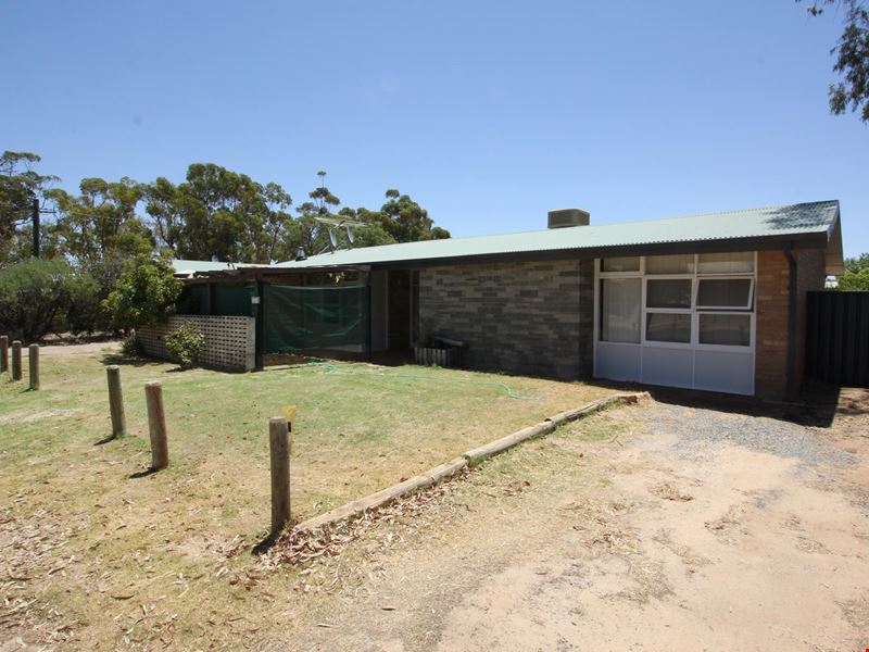 10 Ada Street, Narembeen WA 6369