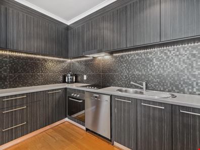 4/31 Pollard Street, Glendalough WA 6016
