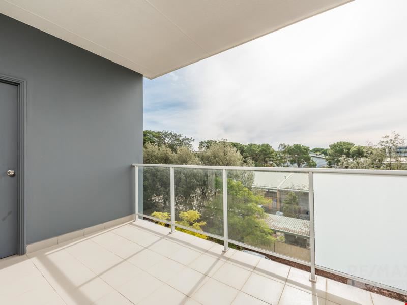 35/2 Walsh Loop, Joondalup WA 6027