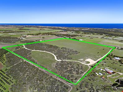 1055 McConkey Road, Greenough WA 6532