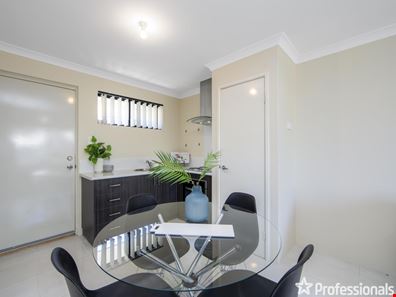 8/6 Strelitzia Avenue, Forrestfield WA 6058