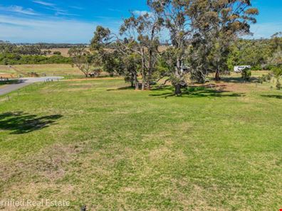 18 Riverwood Road, Willyung WA 6330
