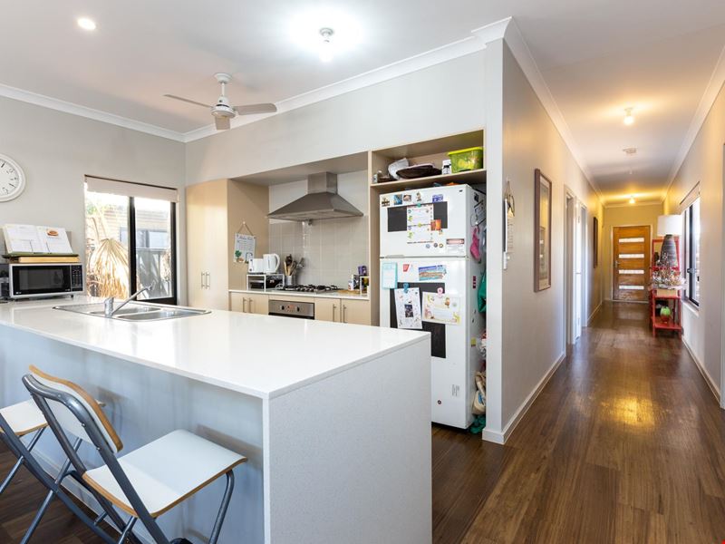 10 Loping Pass, Bilingurr WA 6725