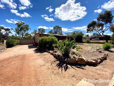 31 Lockyer Street, Goomalling WA 6460