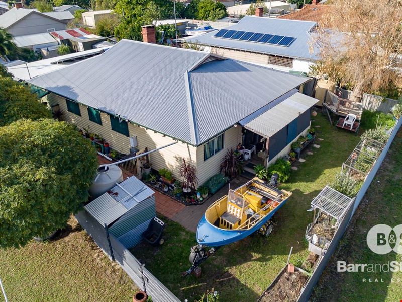 7 The Crescent, Brunswick