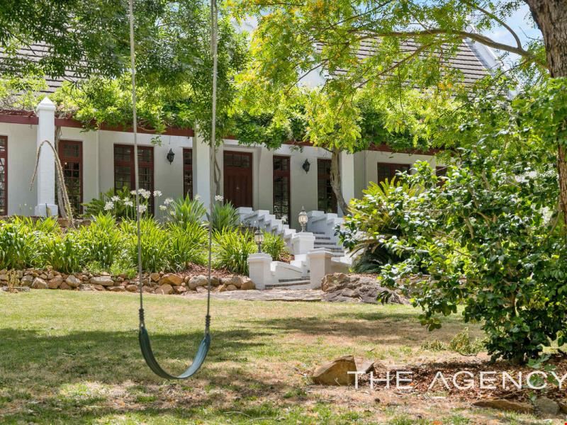 32 White Road, Orange Grove WA 6109