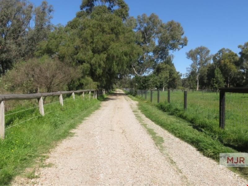 135 Blair Road, Oakford WA 6121