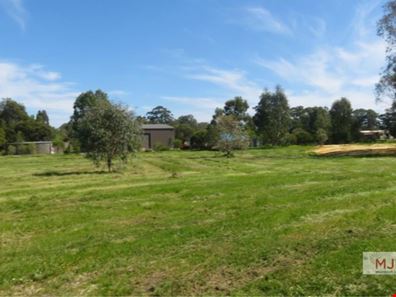 135 Blair Road, Oakford WA 6121