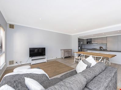 8/4 Port Quays, Wannanup WA 6210